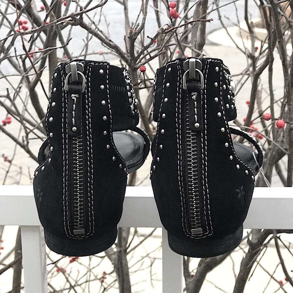 FRYE Rare Carson Zip Leather Stud Strap Sandal - Picture 3 of 11